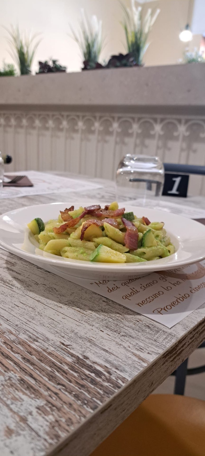 Penne crema di zucchine e pancetta